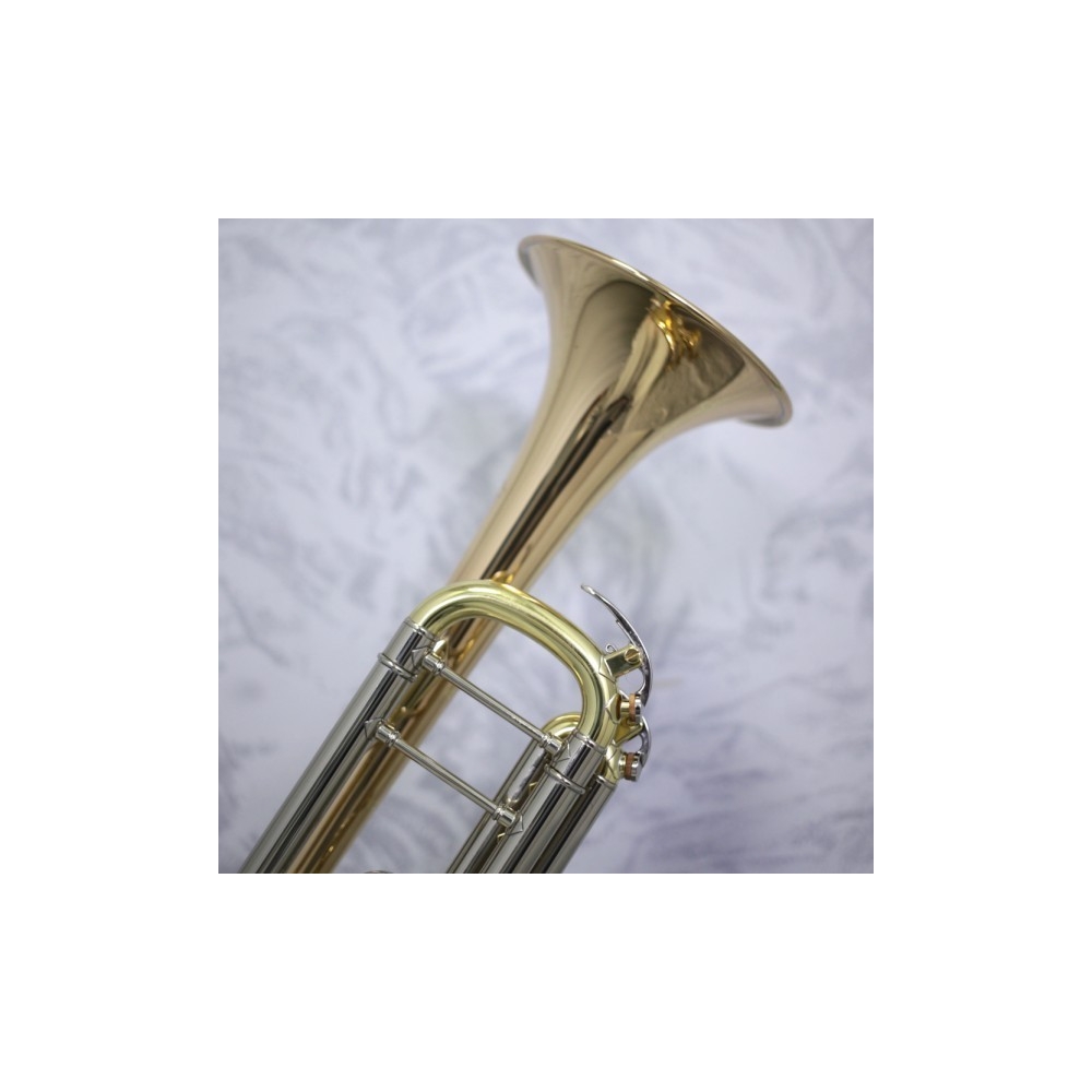 Yamaha YTR8335G Xeno Bb Trumpet Outfit