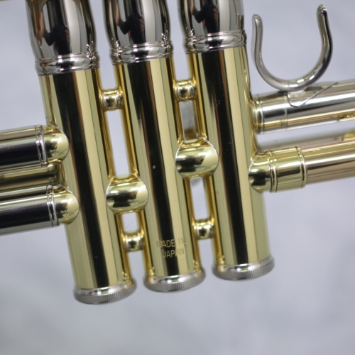 Yamaha YTR8335G Xeno Bb Trumpet Outfit