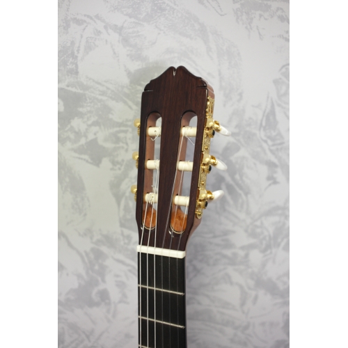 Raimundo 136C Classical Guitar