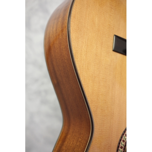 Raimundo 136C Classical Guitar