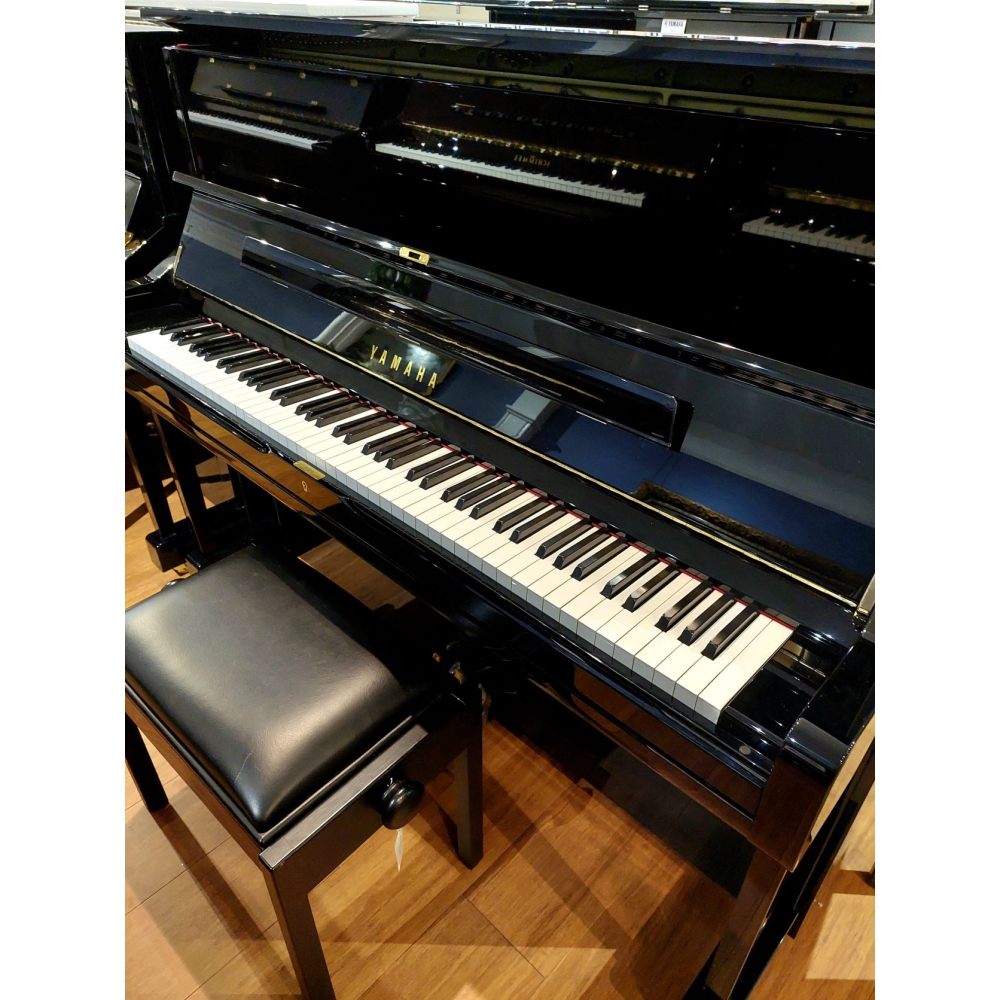 Yamaha U1 Upright Piano in Black Polyester