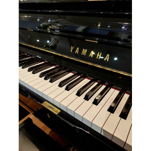 Yamaha U1 Upright Piano in Black Polyester
