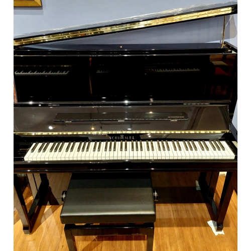 Schimmel K132T Upright...