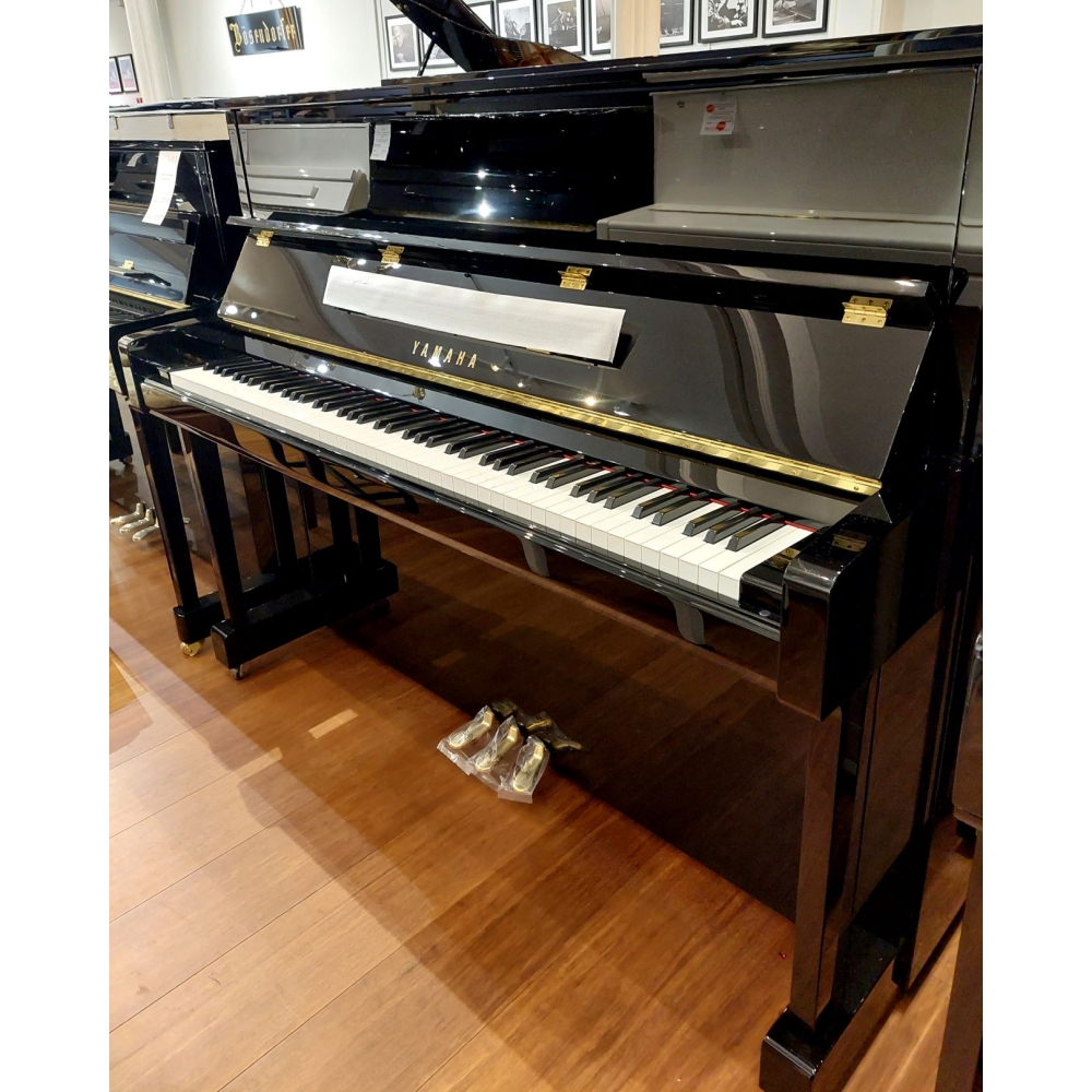 Yamaha B3 Upright Piano in Black Polyester