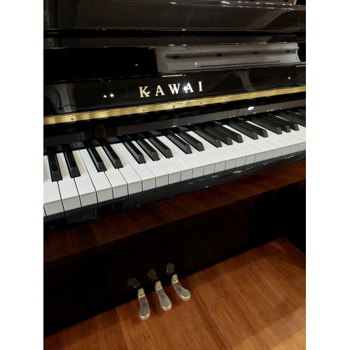 Kawai K200 Upright Piano in Black Polyester