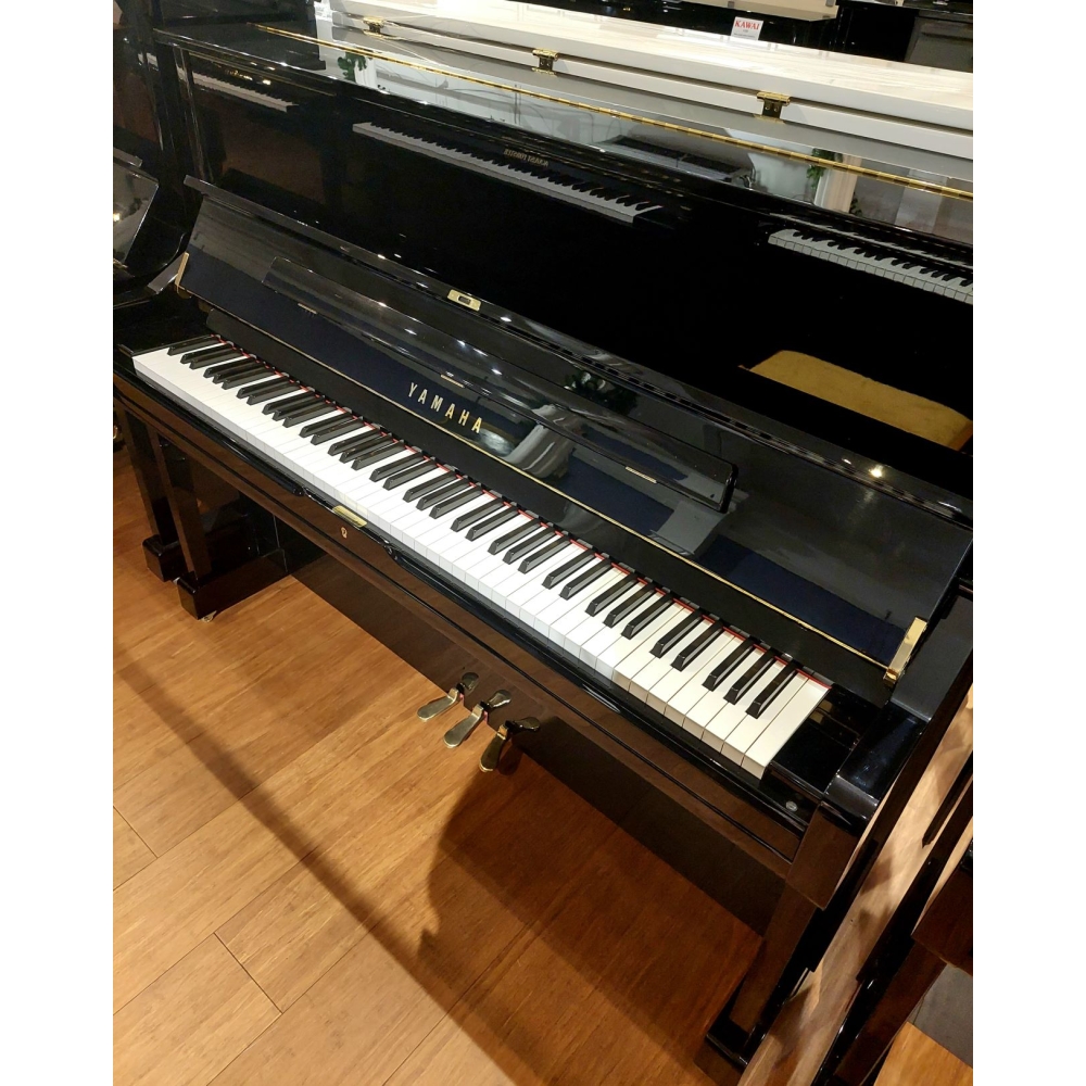 Yamaha U1 Upright Piano in Black Polyester