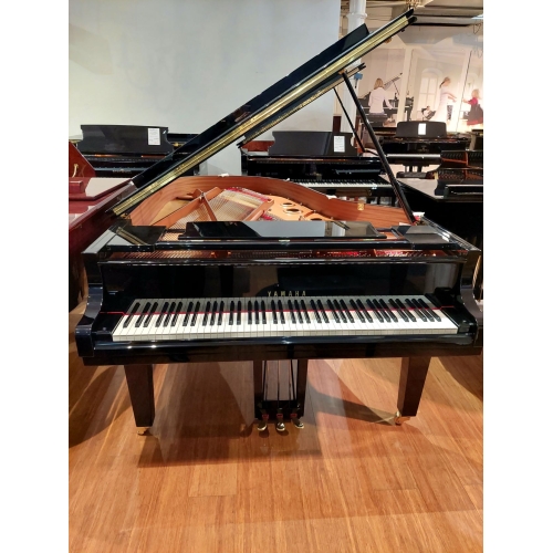 Yamaha C3X Grand Piano in Black Polyester