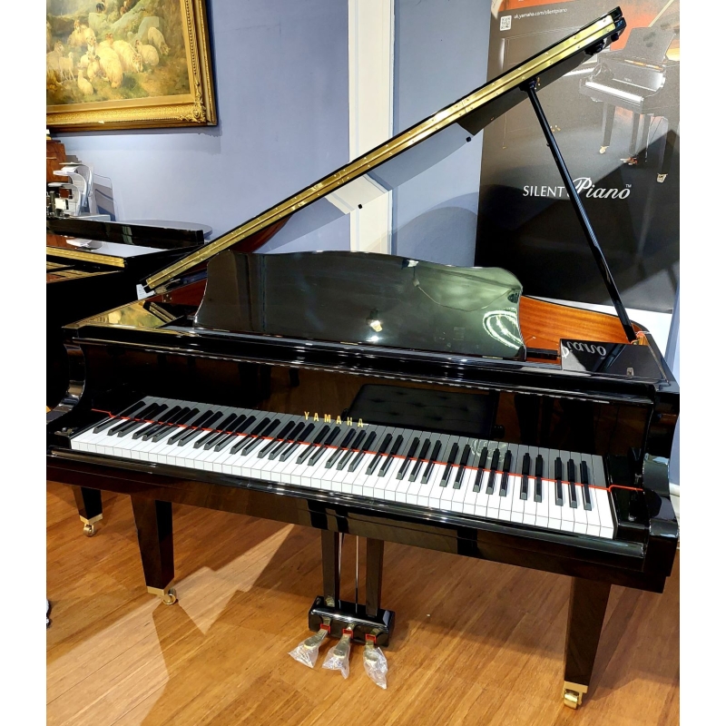 Yamaha GB1K Grand Piano in Black Polyester