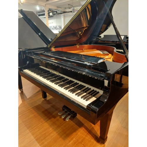 Kawai GX2 Grand Piano in Black Polyester