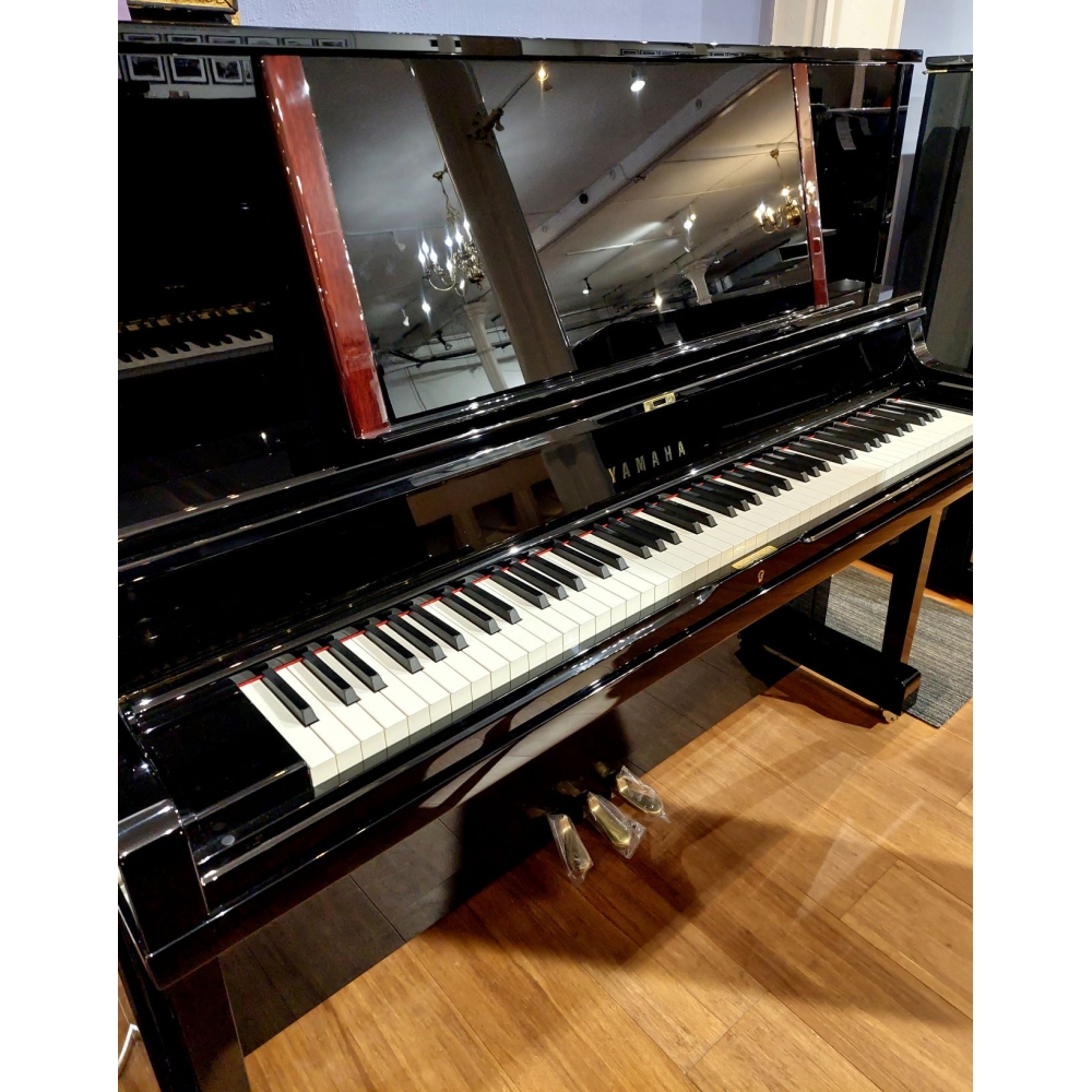Yamaha YUS5 Upright Piano in Black Polyester
