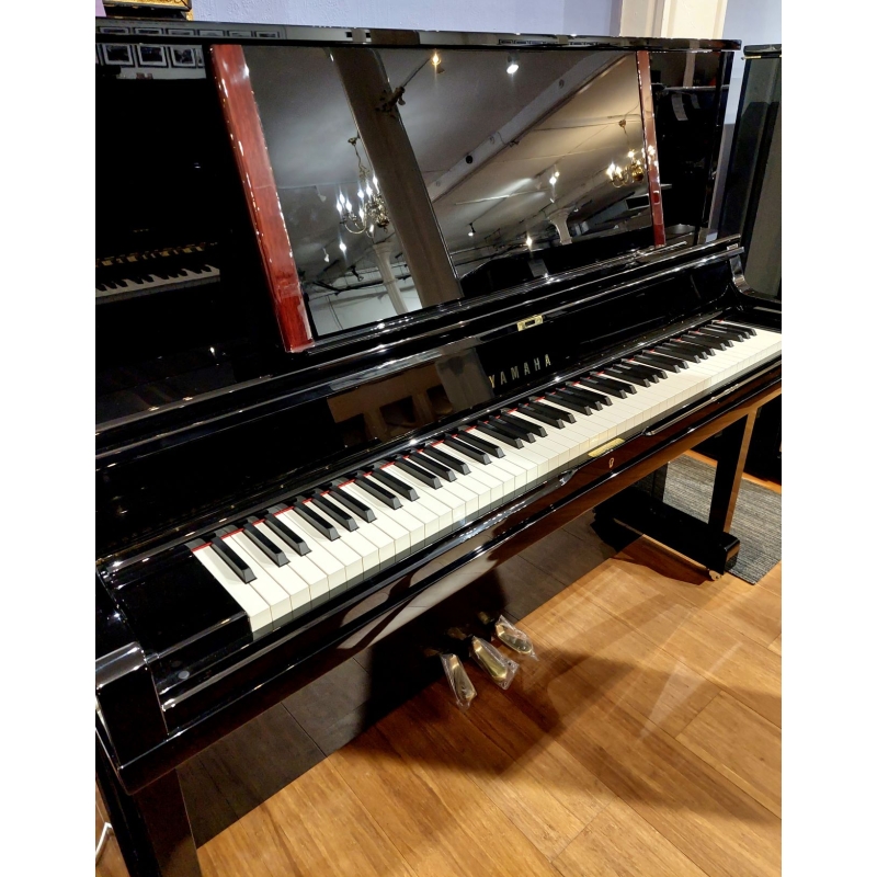 Yamaha YUS5 Upright Piano in Black Polyester