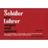 Schüler und Lehrer singen und spielen 