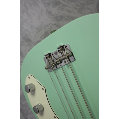 Fender '70s Vintera II Tele Bass Surf Green