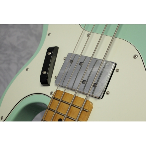 Fender '70s Vintera II Tele Bass Surf Green