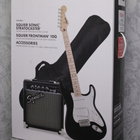 Squier Stratocaster Pack in Black