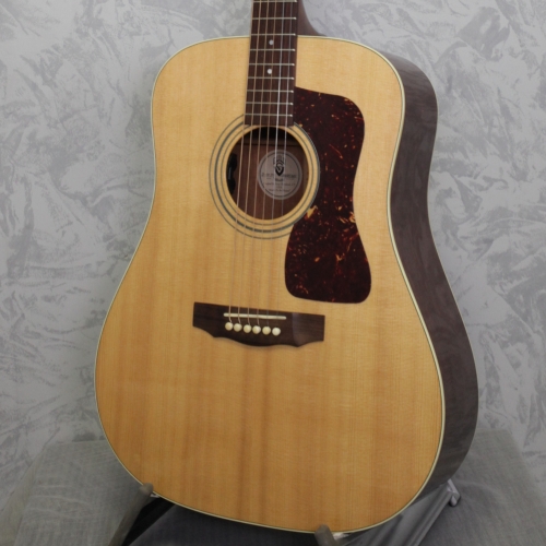 Guild D-40 Acoustic Guitar...