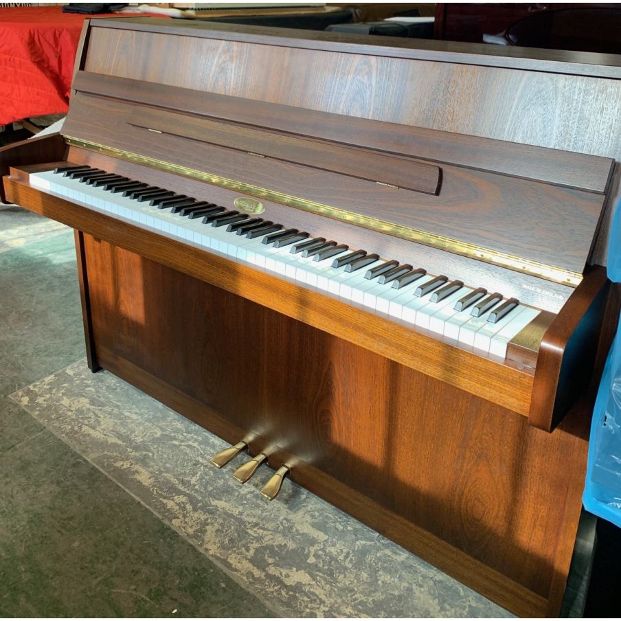 SOLD: Pre-Owned Kemble Cambridge 10 in Walnut Satin