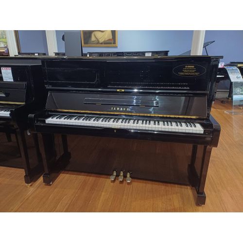 Yamaha Certified Reconditioned U1 Upright Piano in Black Polyester