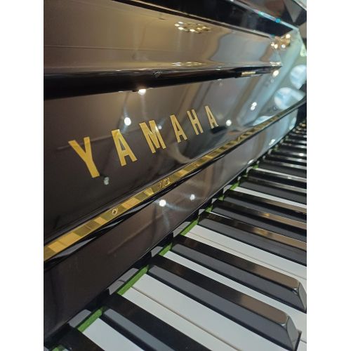 Yamaha Certified Reconditioned U1 Upright Piano in Black Polyester