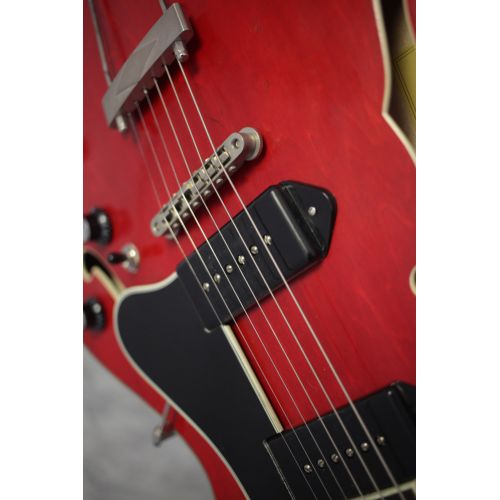 Eastman T64/V- Red Trapeze Tailpiece