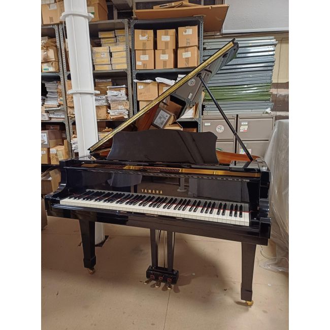 Pre-Owned Yamaha C3 Grand Piano in Black Polyester